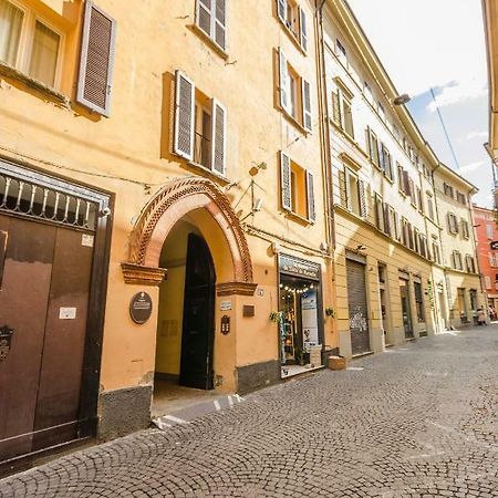 Lupari Apartment, Palazzo Storico Sotto Le Due Torri Bologna Exterior photo