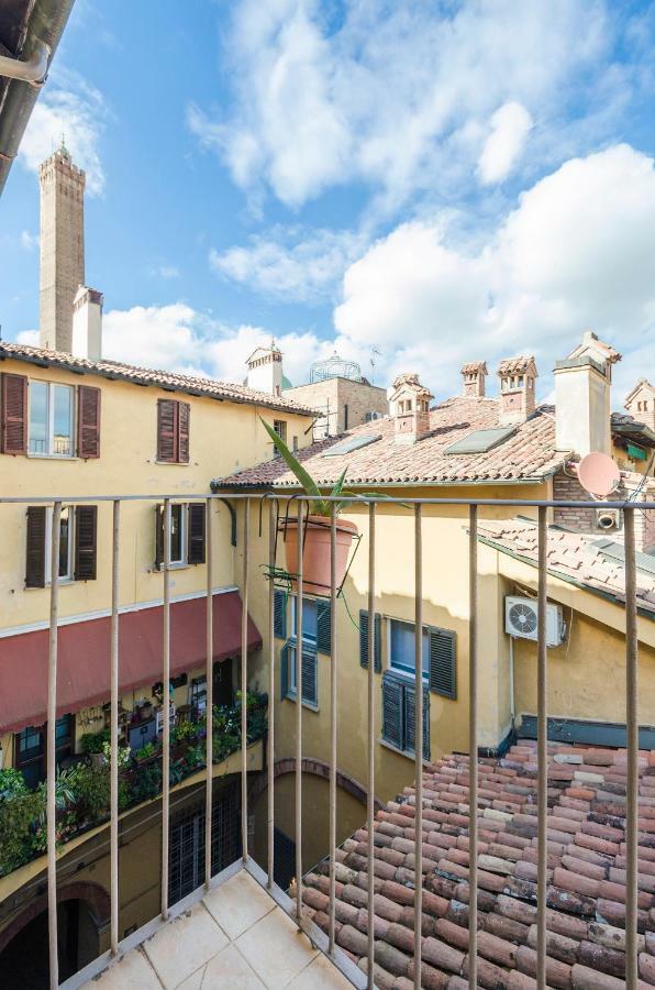 Lupari Apartment, Palazzo Storico Sotto Le Due Torri Bologna Exterior photo